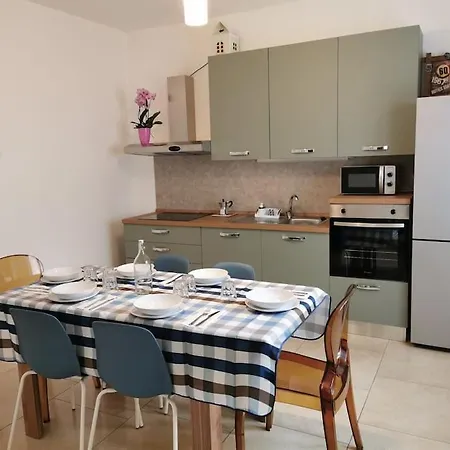 Ines Tra E Montagna - D'iseo *