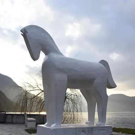 Ines Tra E Montagna - D'iseo *